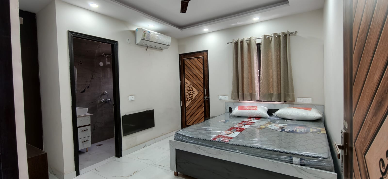 Private co-living room in Sector 53, Noida